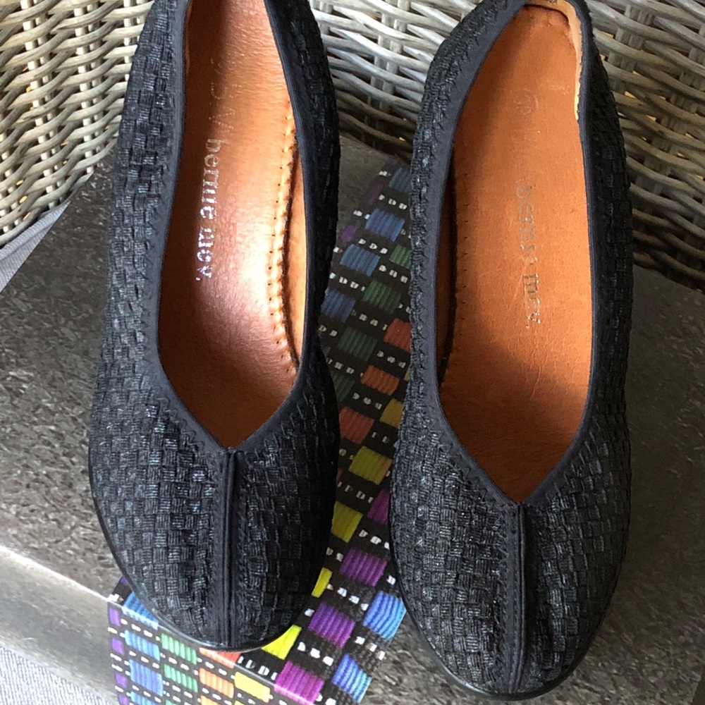 BERNIE MEV Legend Black Metallic Pumps Basket Weave w Memory foam New In Box Sz9